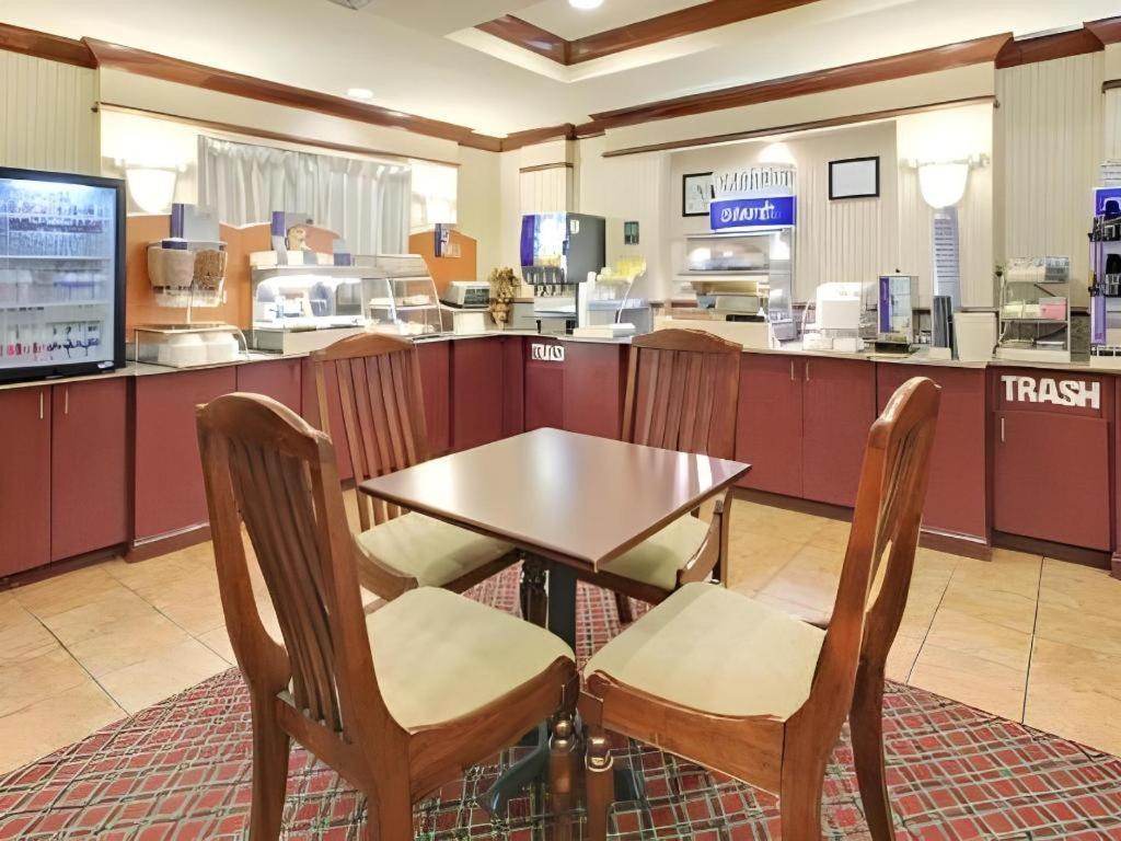 Holiday Inn Express Hotel & Suites Cleveland - Ms By Ihg Exteriér fotografie
