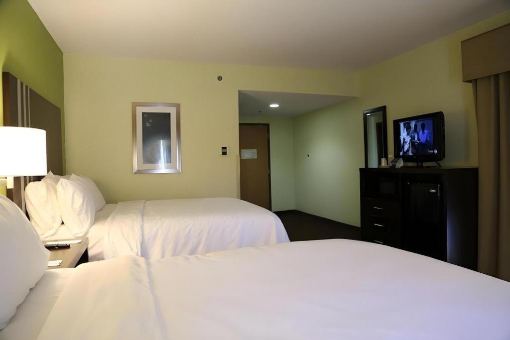 Holiday Inn Express Hotel & Suites Cleveland - Ms By Ihg Exteriér fotografie