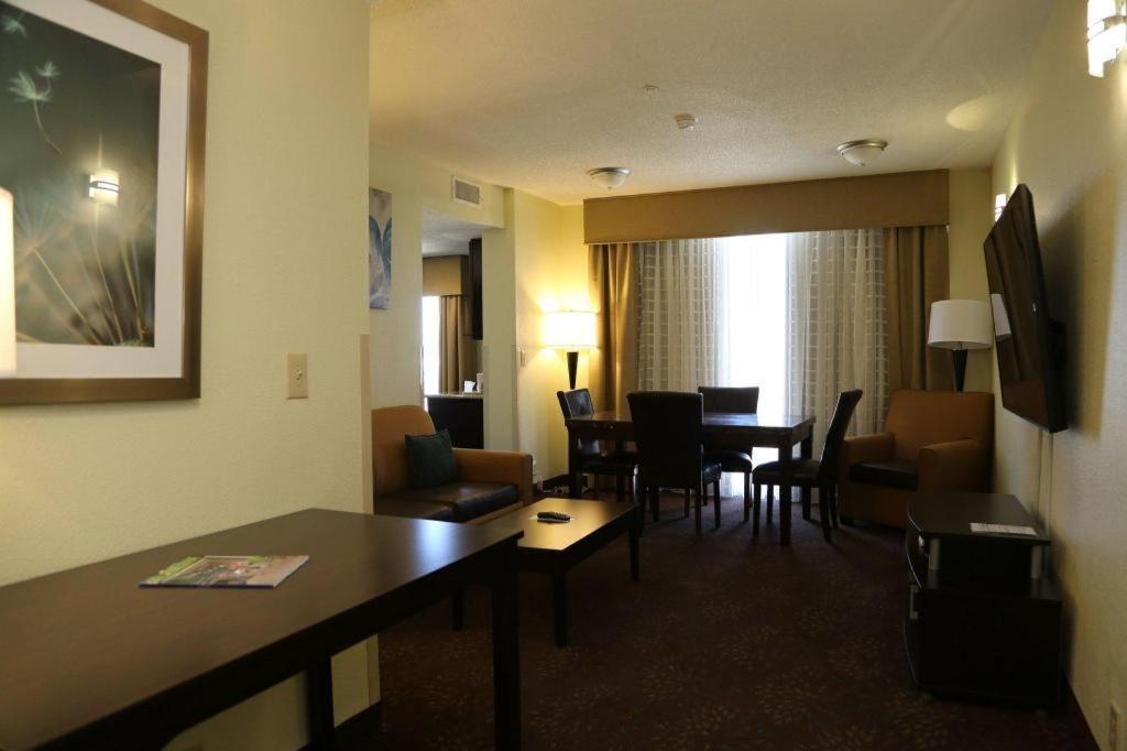 Holiday Inn Express Hotel & Suites Cleveland - Ms By Ihg Exteriér fotografie