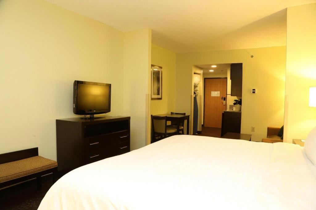 Holiday Inn Express Hotel & Suites Cleveland - Ms By Ihg Exteriér fotografie