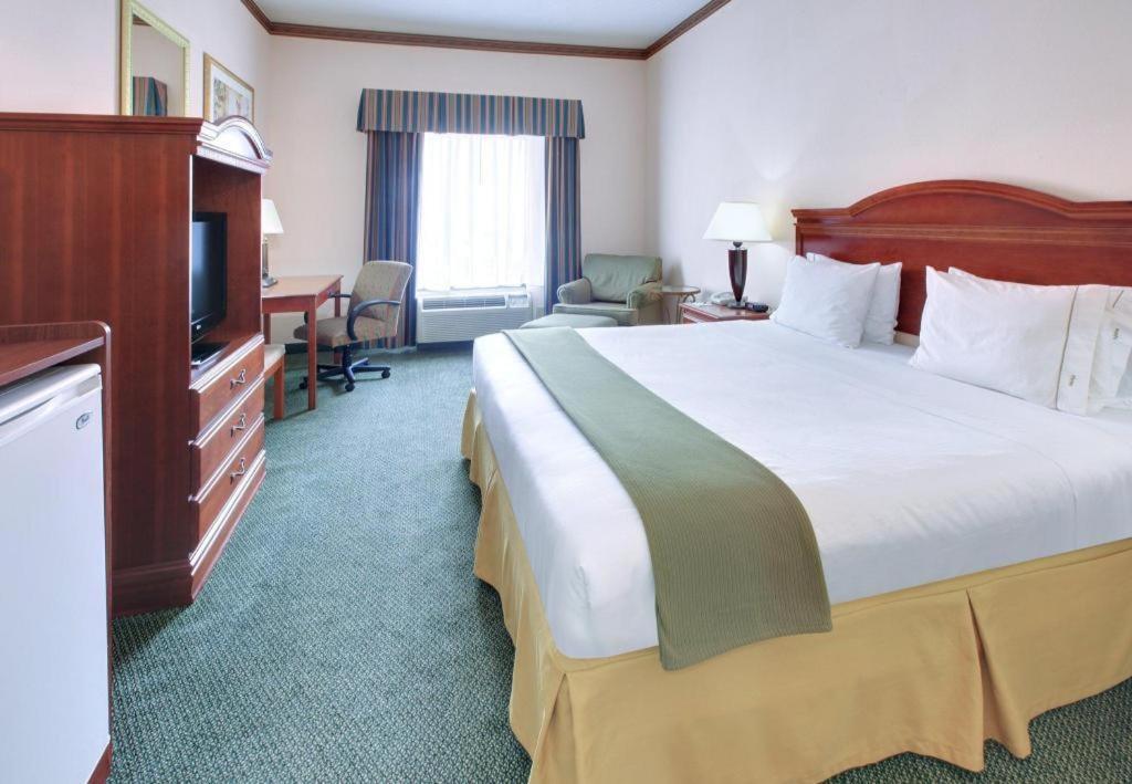 Holiday Inn Express Hotel & Suites Cleveland - Ms By Ihg Exteriér fotografie
