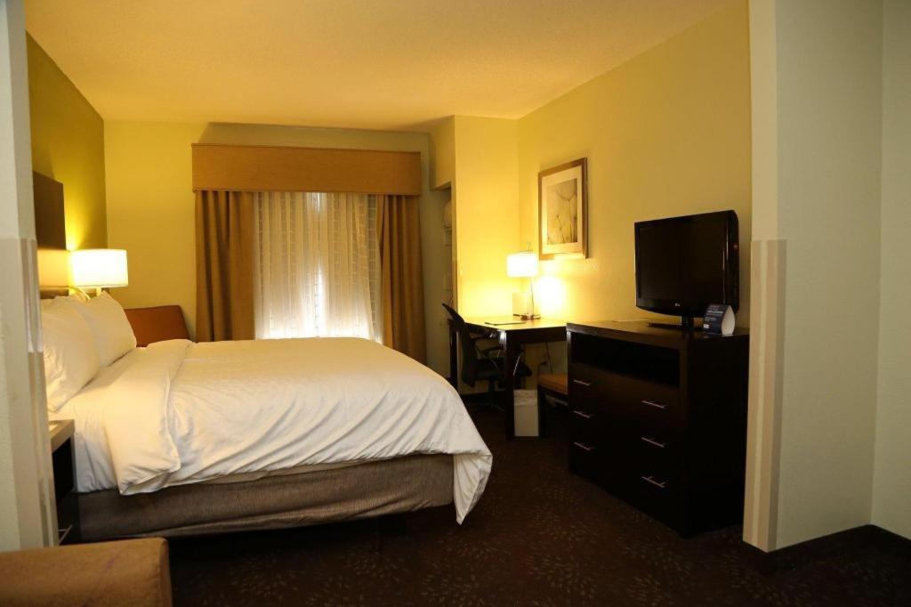 Holiday Inn Express Hotel & Suites Cleveland - Ms By Ihg Exteriér fotografie