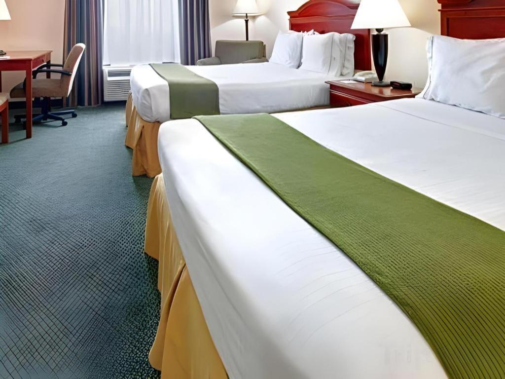Holiday Inn Express Hotel & Suites Cleveland - Ms By Ihg Exteriér fotografie